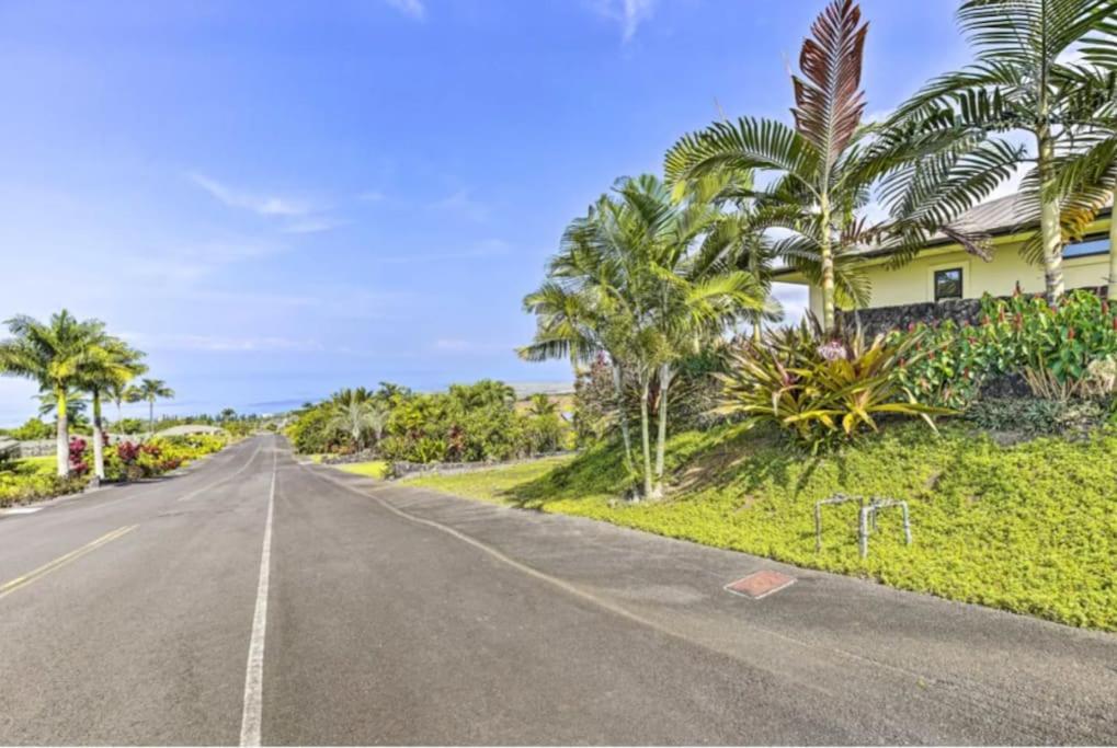 Villa Sweeping Ocean Views Ideal Location Gated à Kailua-Kona Extérieur photo