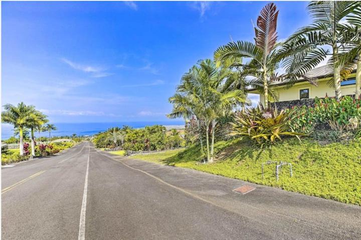 Villa Sweeping Ocean Views Ideal Location Gated à Kailua-Kona Extérieur photo